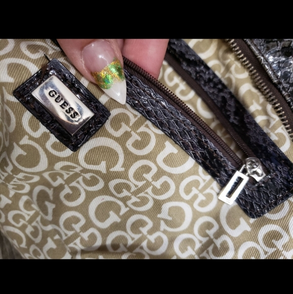 Guess Snakeskin Print Medium Size Purse in Grey & Black - Picture 12 of 14